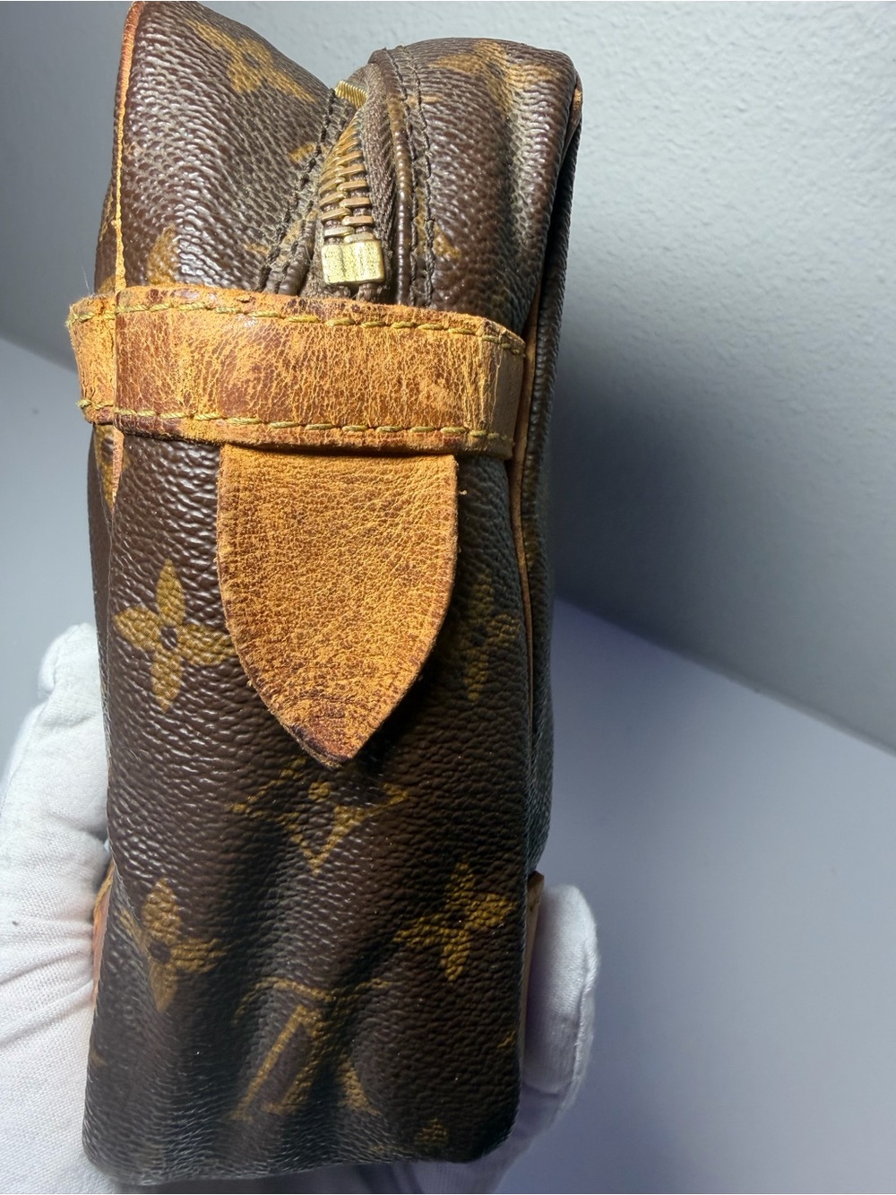 VINTAGE Louis Vuitton Monogram Canvas Clutch in Brown and Tan - Picture 4 of 16